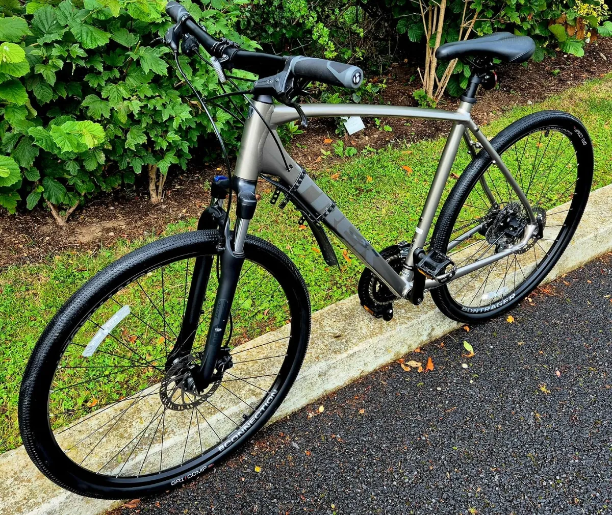 Trek Dual Sport 2- XL Frame- Pristine Condition - Image 1