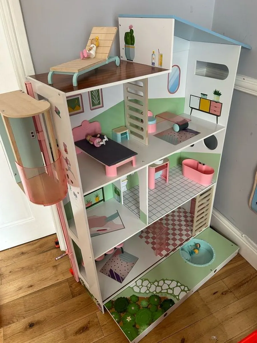 Dolls house - Image 1
