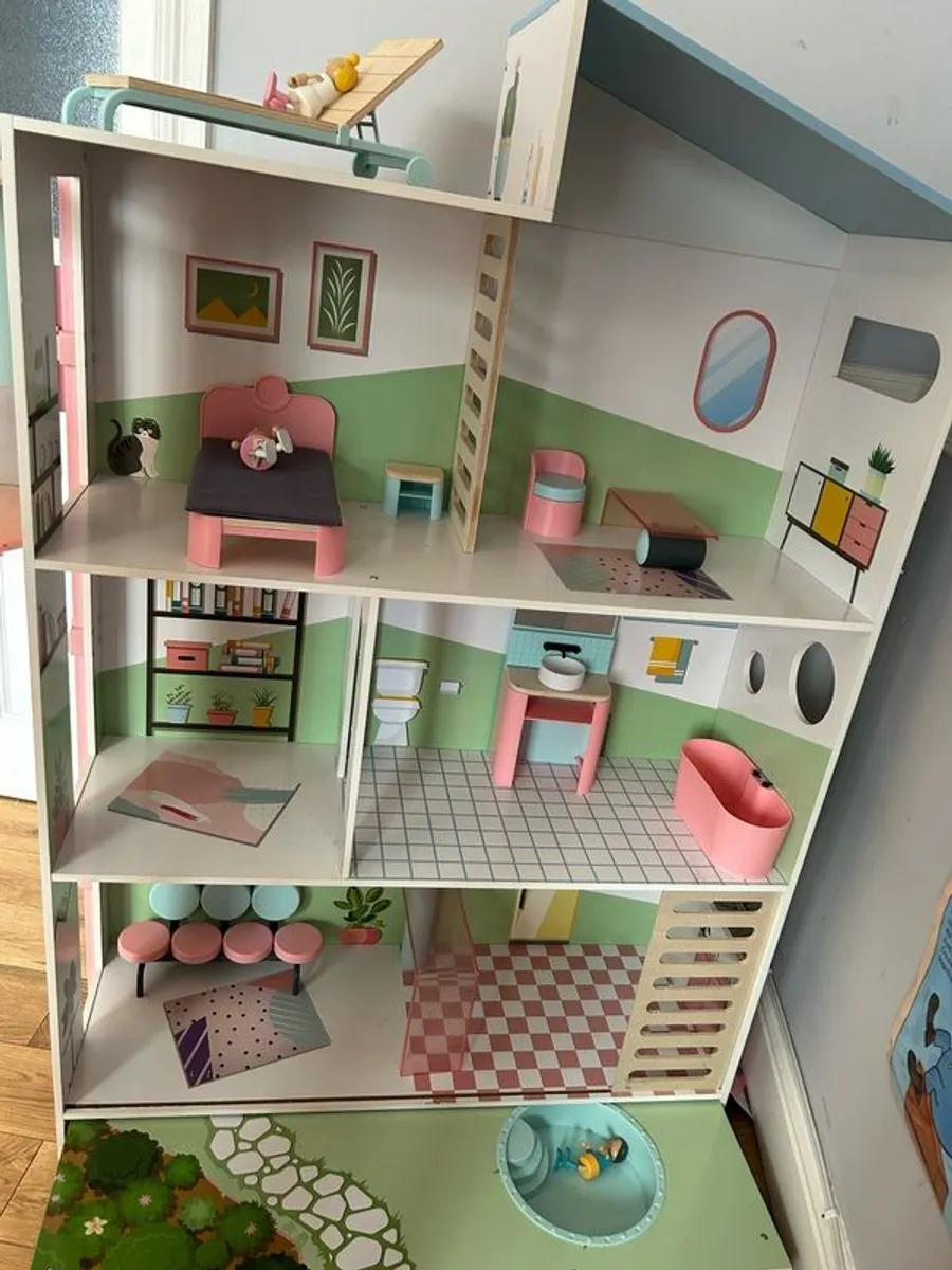 Dolls house - Image 2