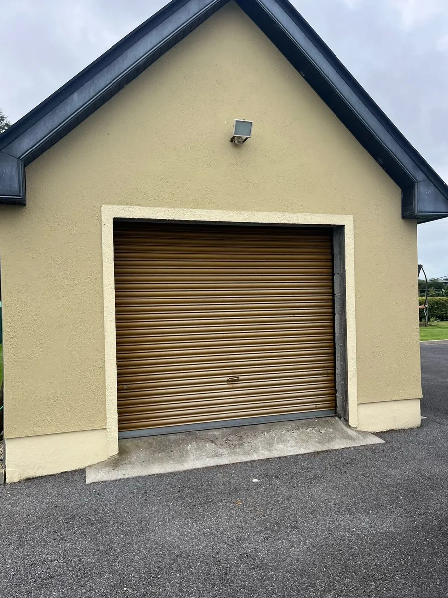Garage door - Image 1