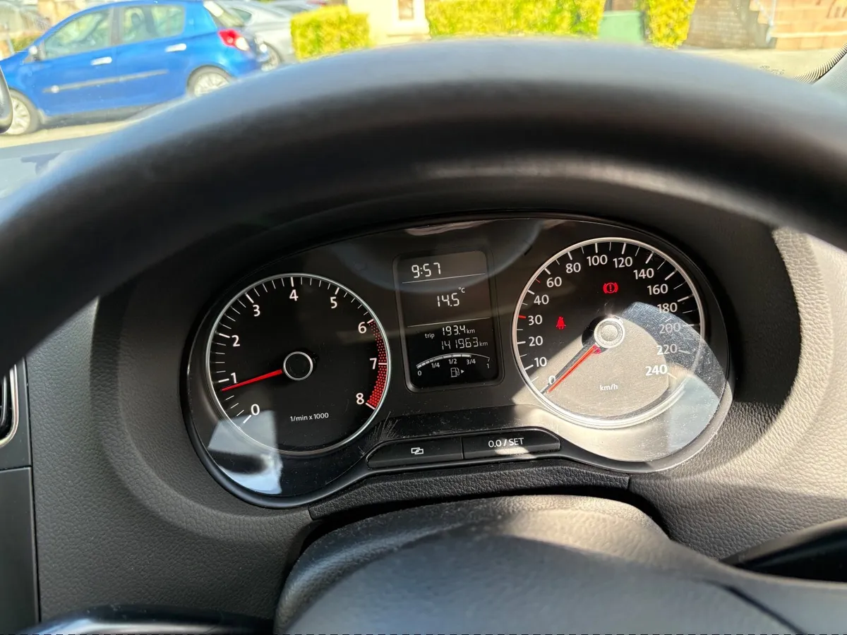 Volkswagen Polo 2011 - Image 2