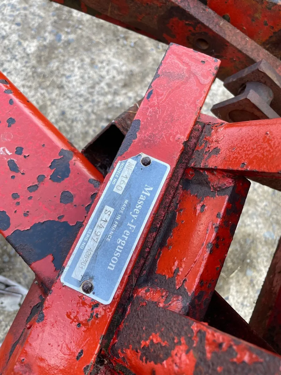 MF 3 furrow plough - Image 2