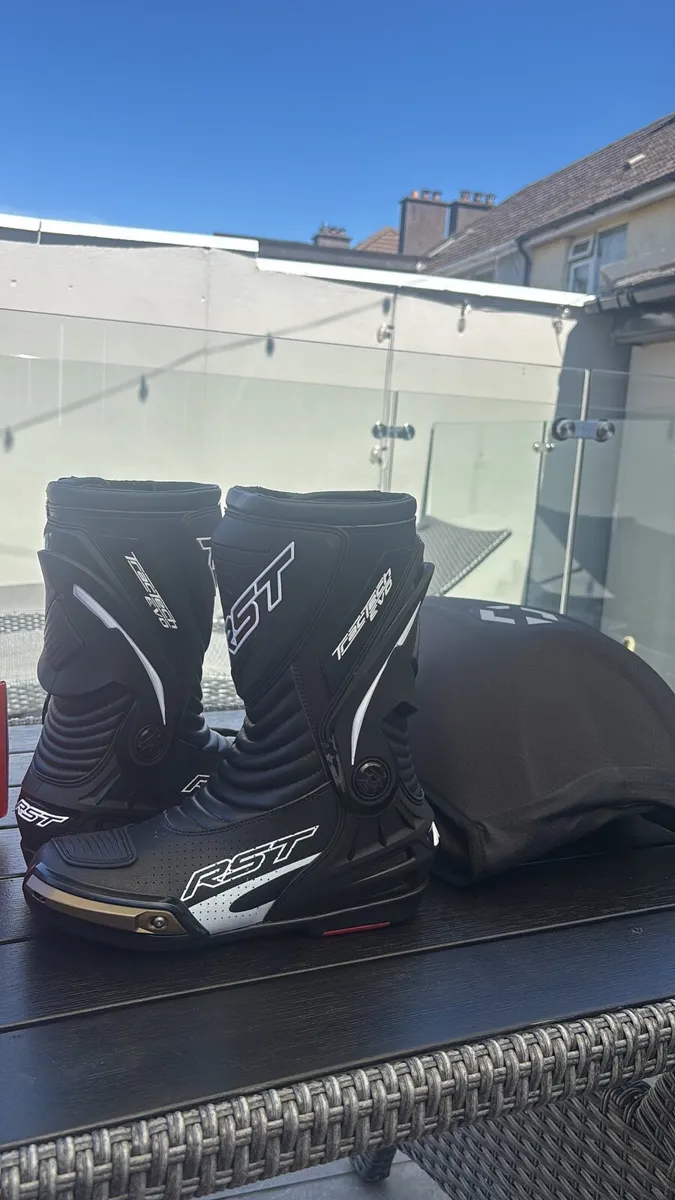 Motorcycle boots
