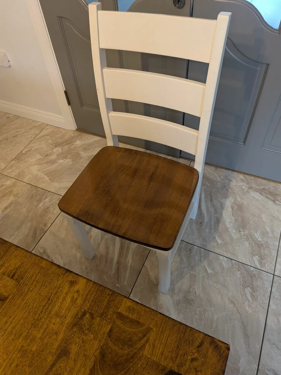 Table and chairs - Image 3