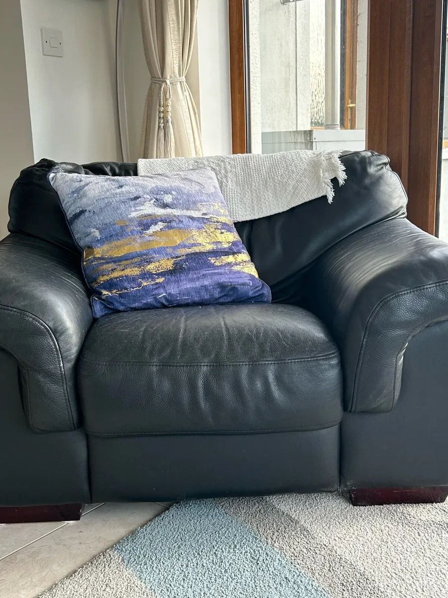 Italian  leather 3 seater sofa and 1 armchair - Image 2