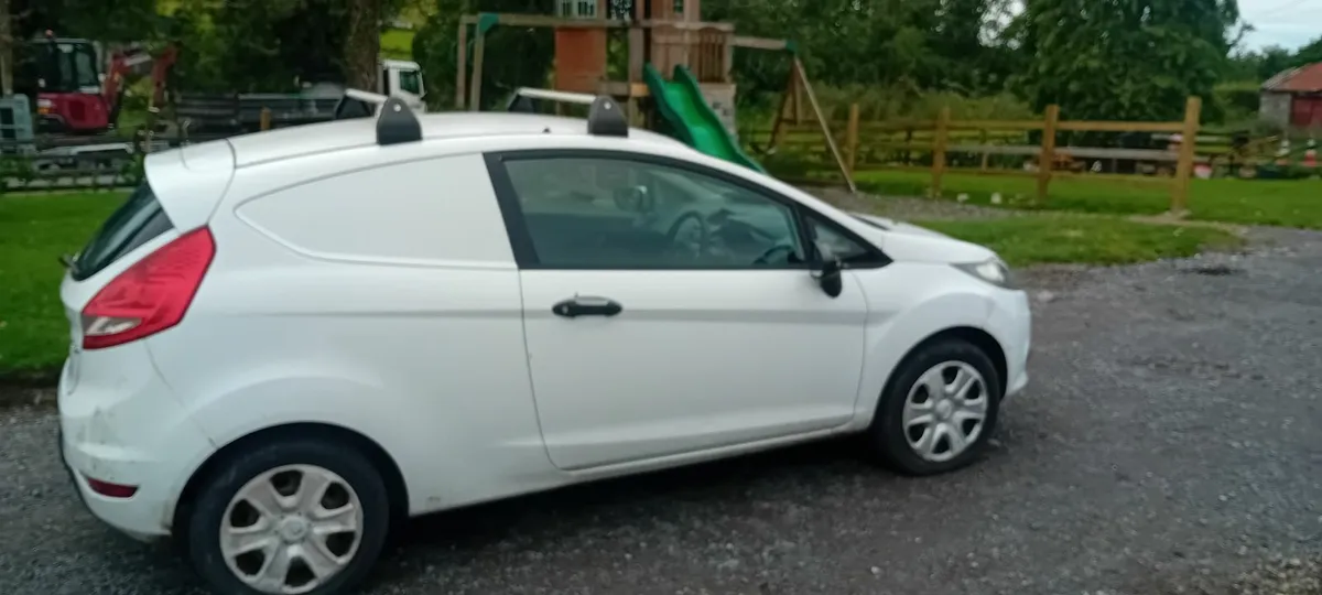 Ford Fiesta 2010 - Image 1