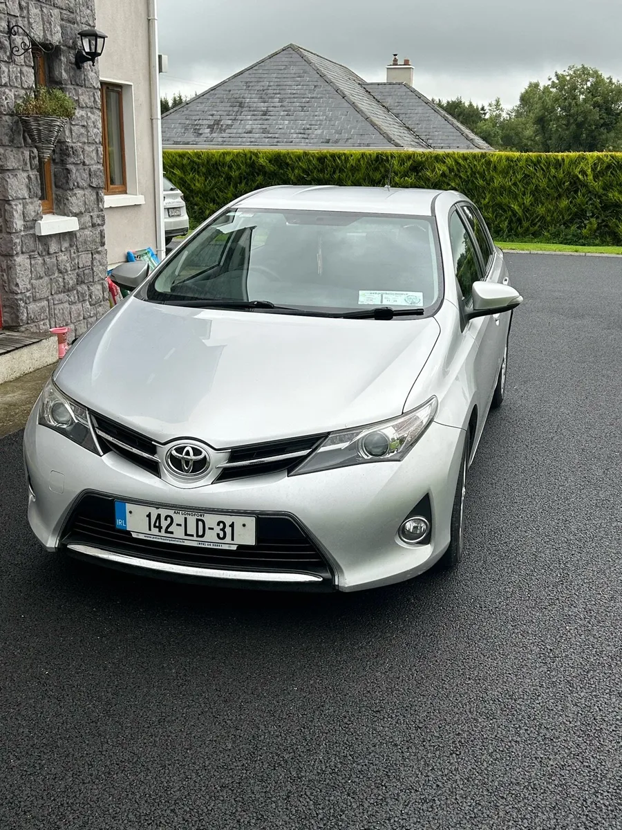 Toyota Auris 2014 - Image 2