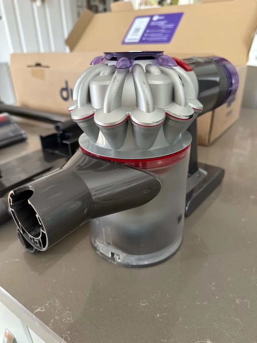 Dyson V8 Absolute - Image 2