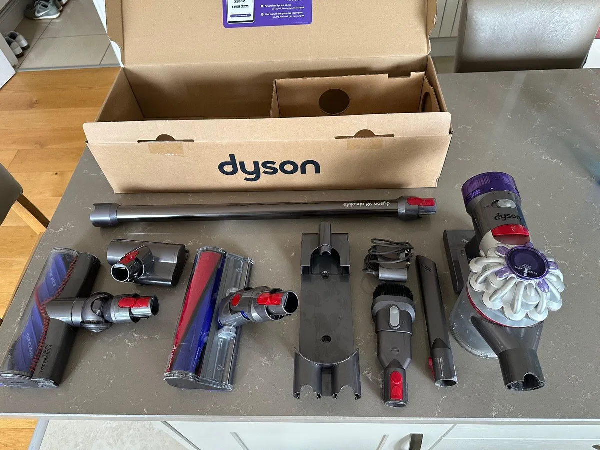 Dyson V8 Absolute - Image 1
