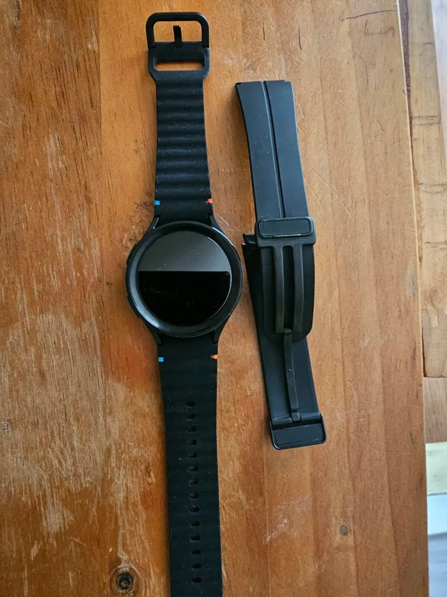 Samsung galaxy watch 5 pro, LTE version - Image 2