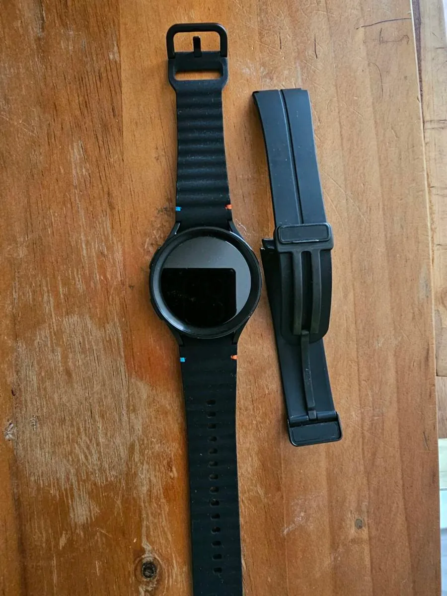 Samsung galaxy watch 5 pro, LTE version - Image 3