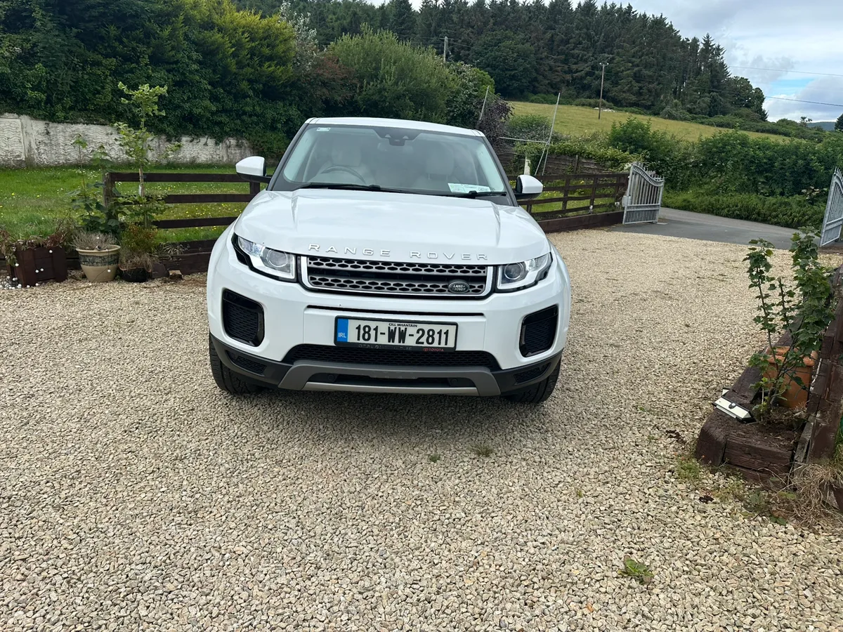 Land Rover Evogue 2018 Like New - Image 2