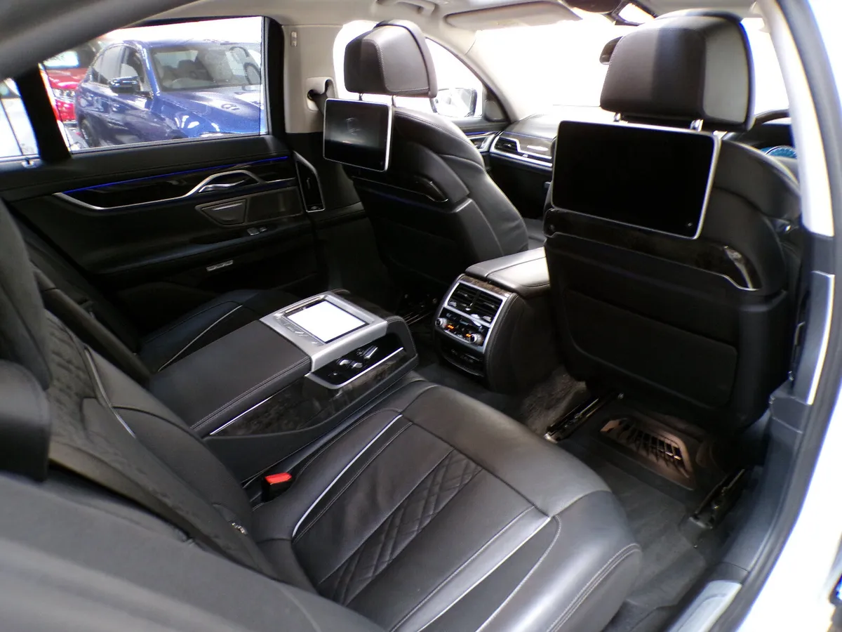 2018* ONLY 39,000 MILES*BMW 740E*TV SCREENS AND I- - Image 1