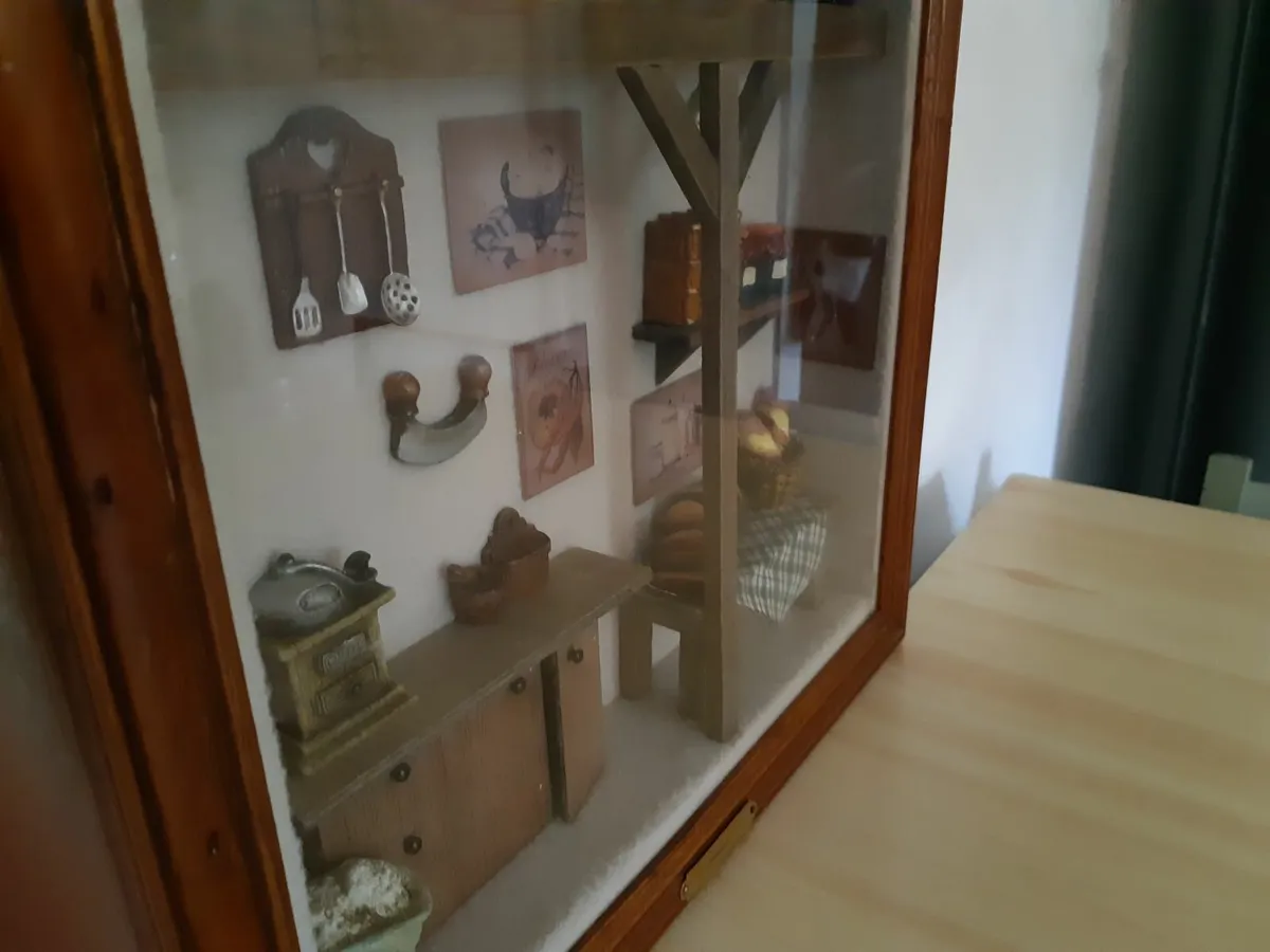 Vintage Shadow Box Diorama. - Image 4