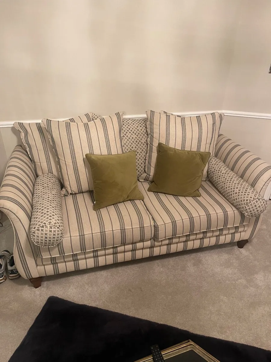 Couch - Image 4