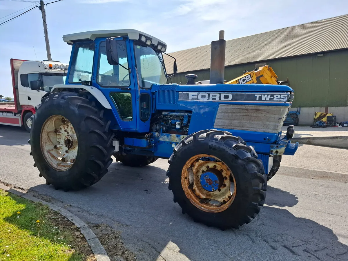 FORD TW25 - Image 1