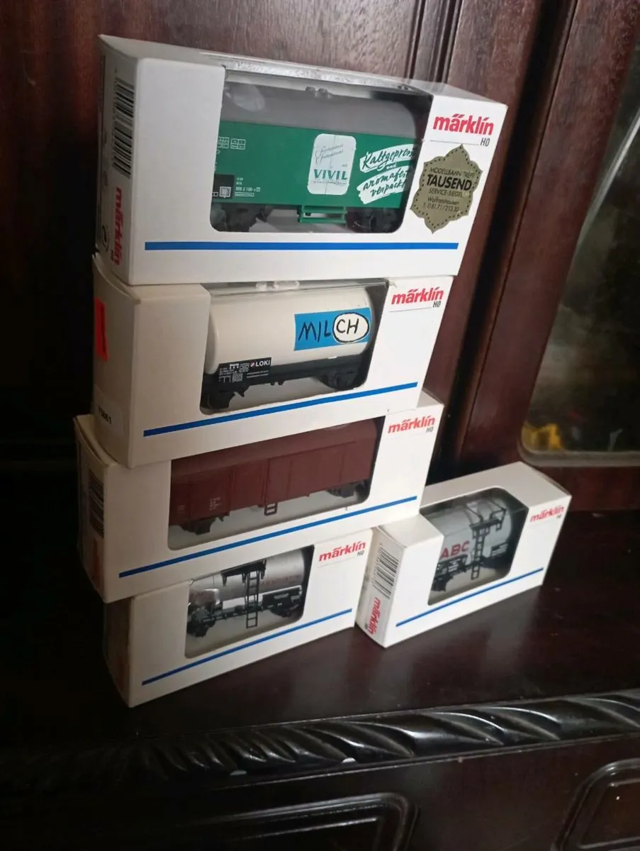 MARKLIN CARRAGE LOCOMOTIVE SET - Image 1