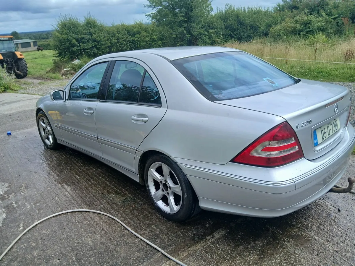 Mercedes-Benz C-Class 2005 - Image 3