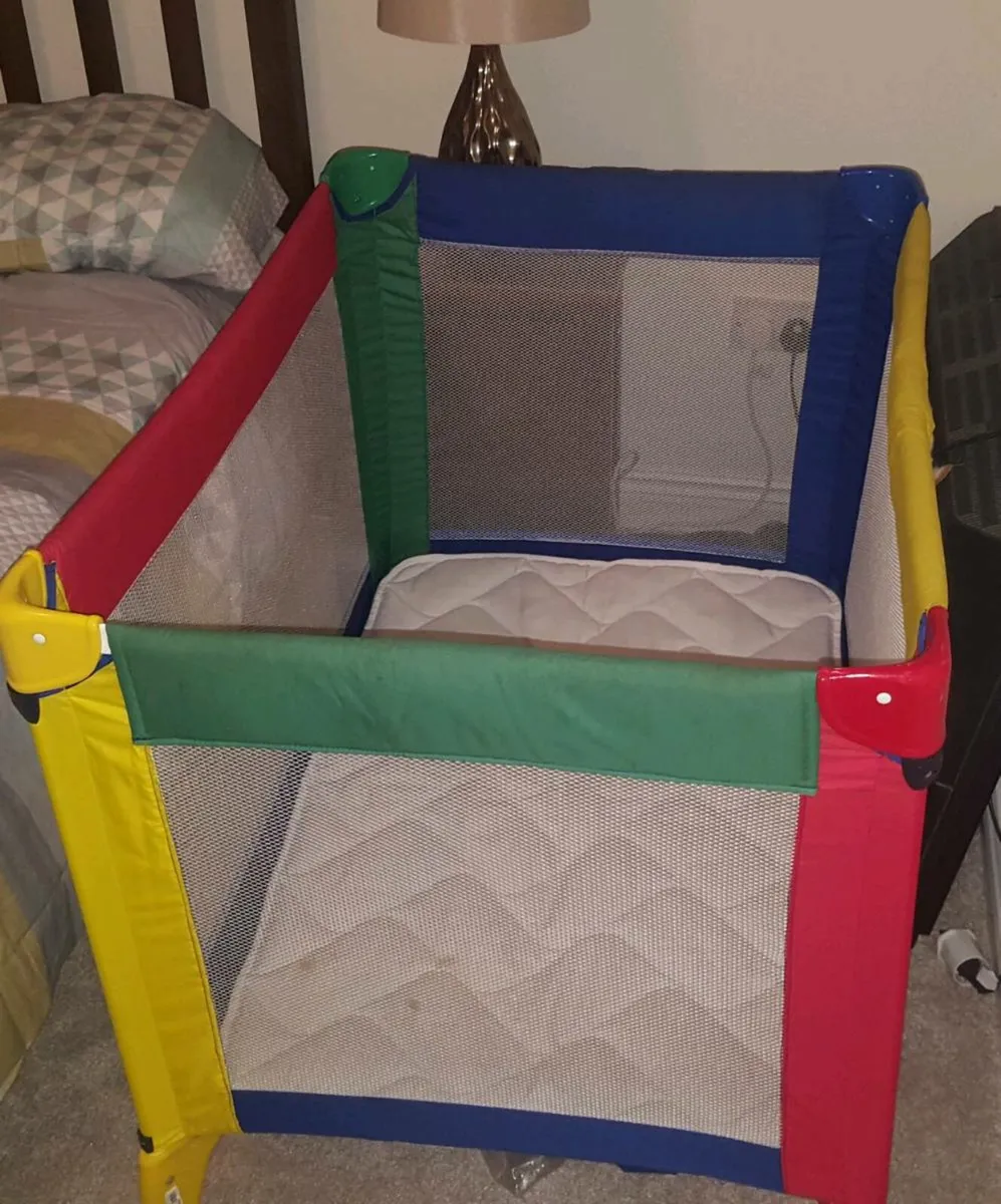Travel cot - Image 1