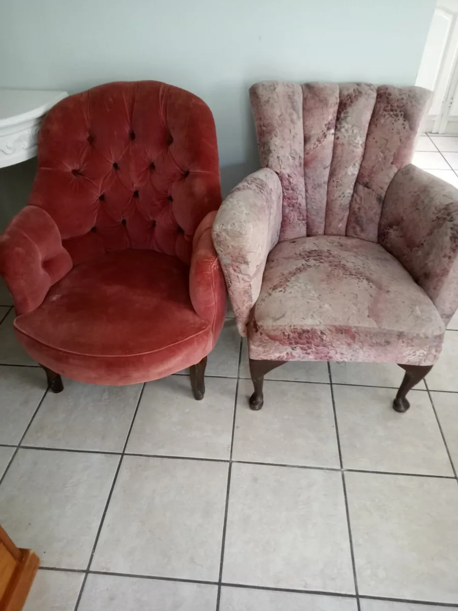 Chairs is - Image 1