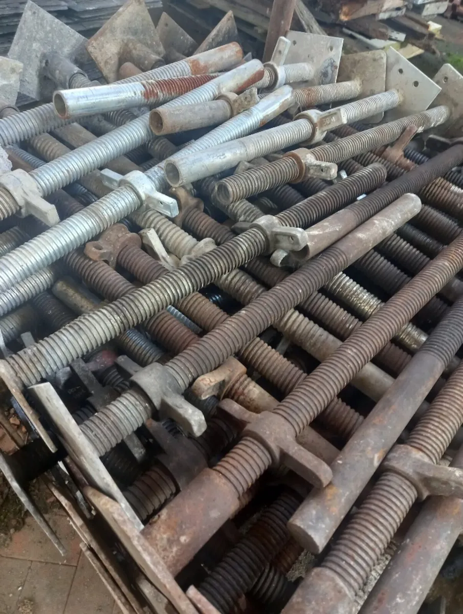 9fts,8fts4fts  scaffold units and jacks - Image 1