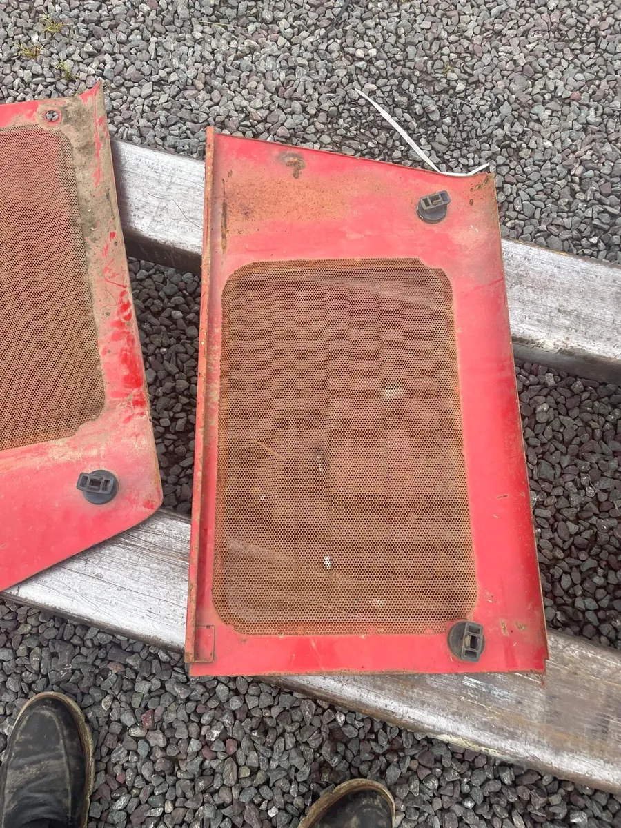 Massey Ferguson 300 series Bottom Panels - Image 3