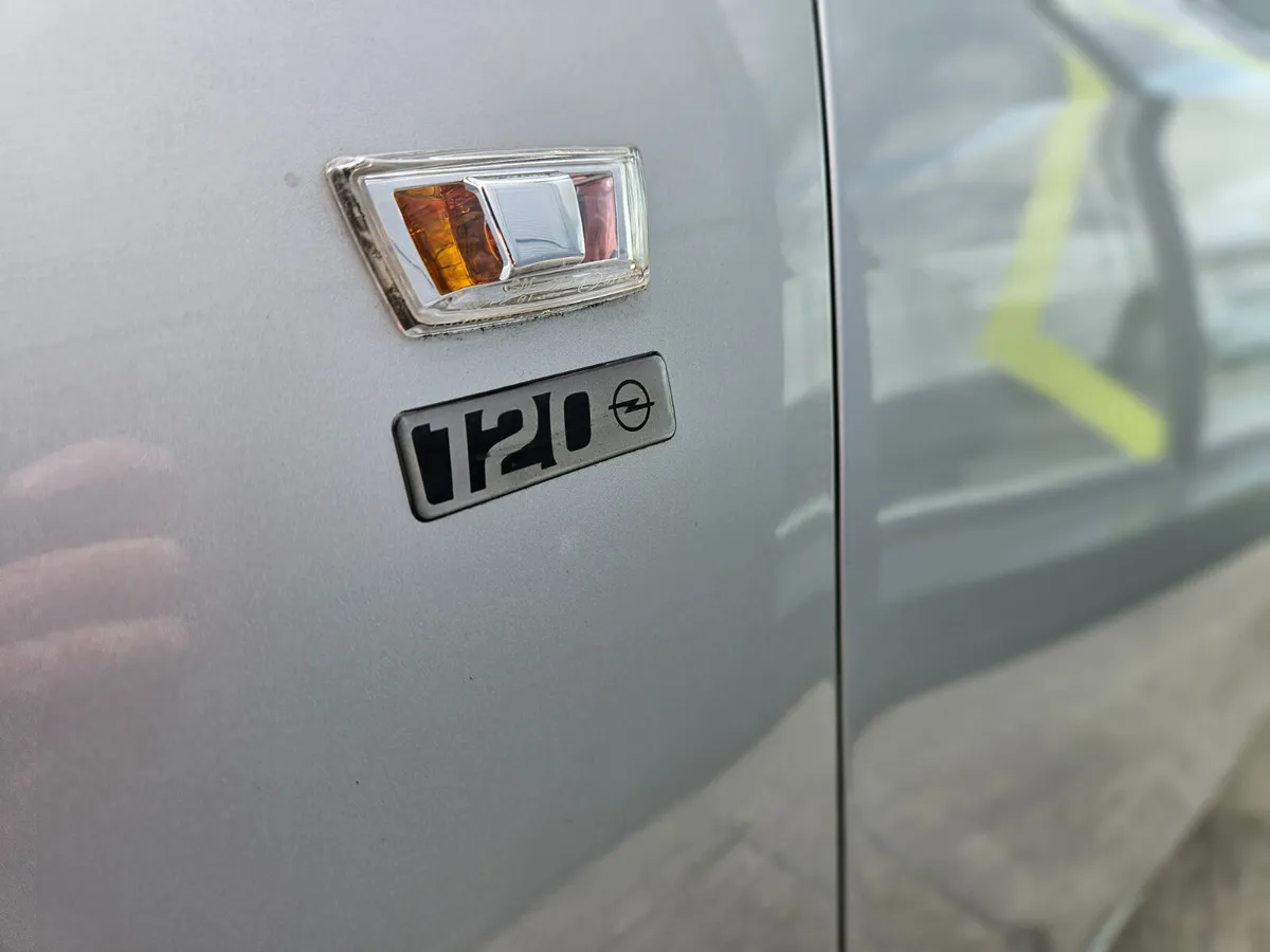 Opel Corsa 120 Year Edition - Image 3