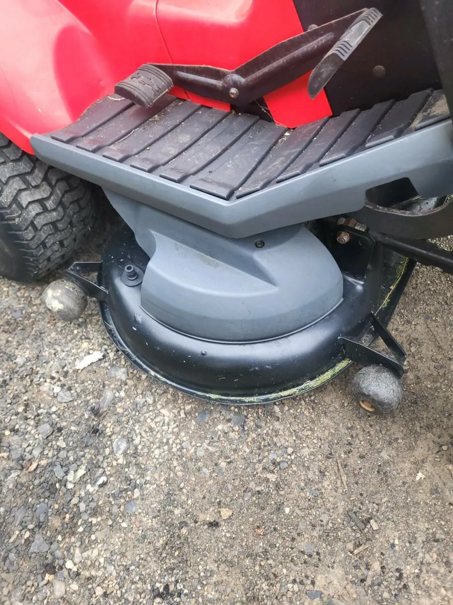 Castlegarden ride on mower - Image 2