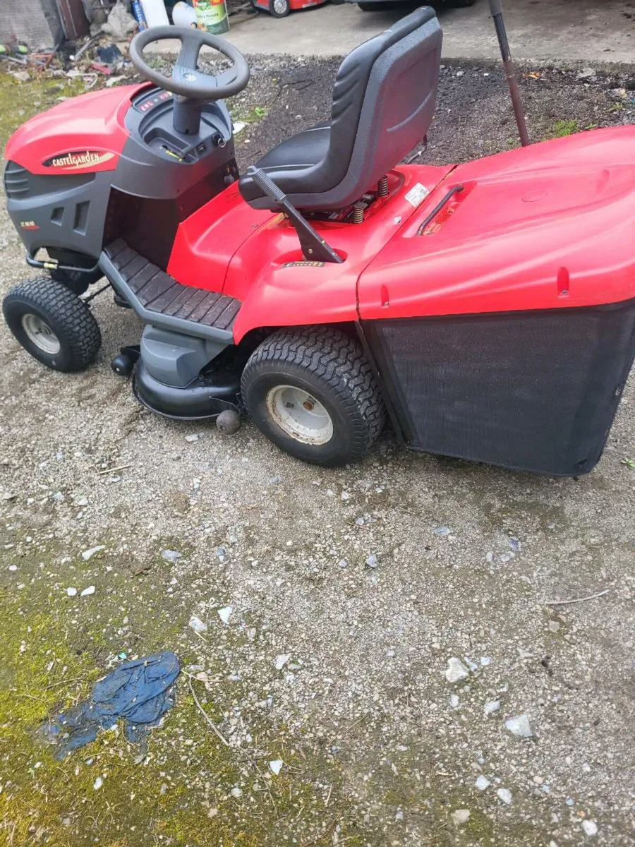 Castlegarden ride on mower - Image 4