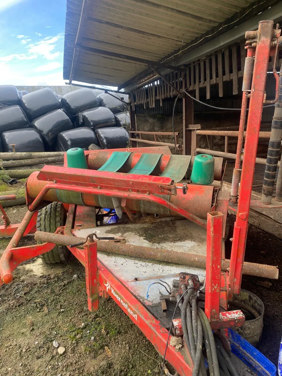 Krone baler and kneverland wrapper - Image 3