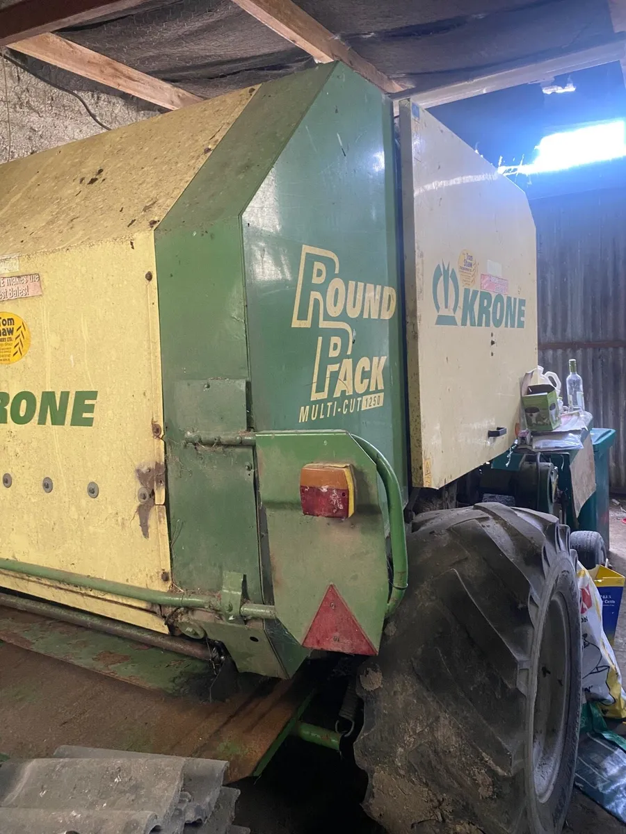 Krone baler and kneverland wrapper - Image 4