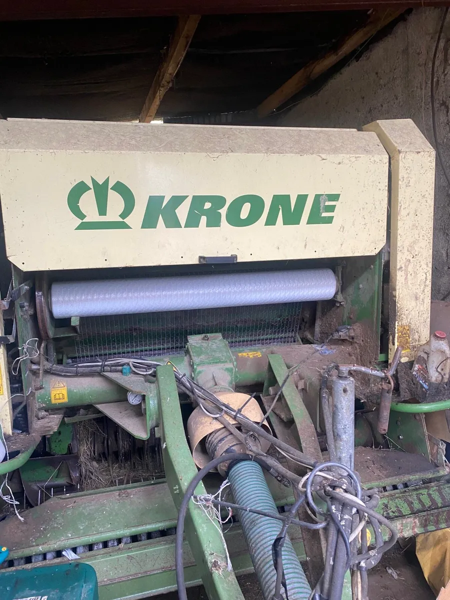 Krone baler and kneverland wrapper - Image 1
