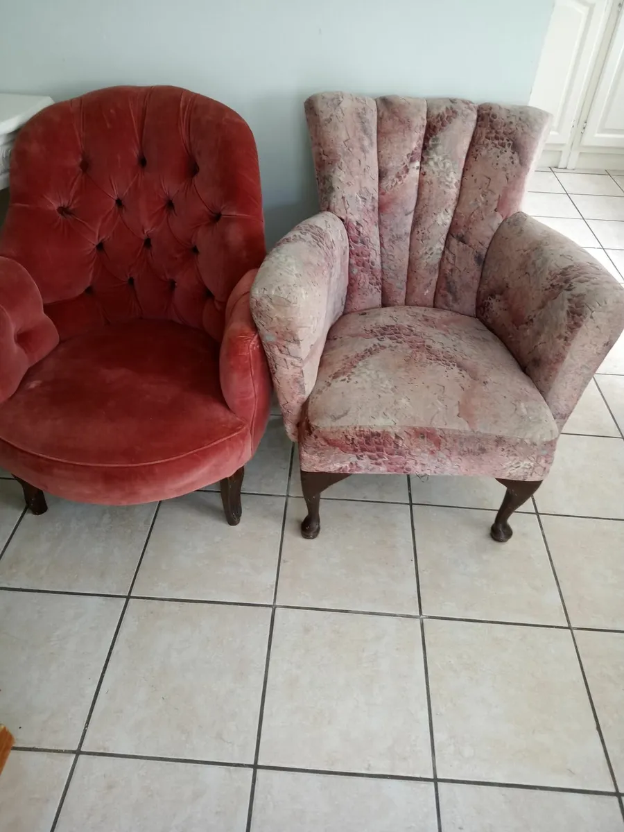Chairs is - Image 4