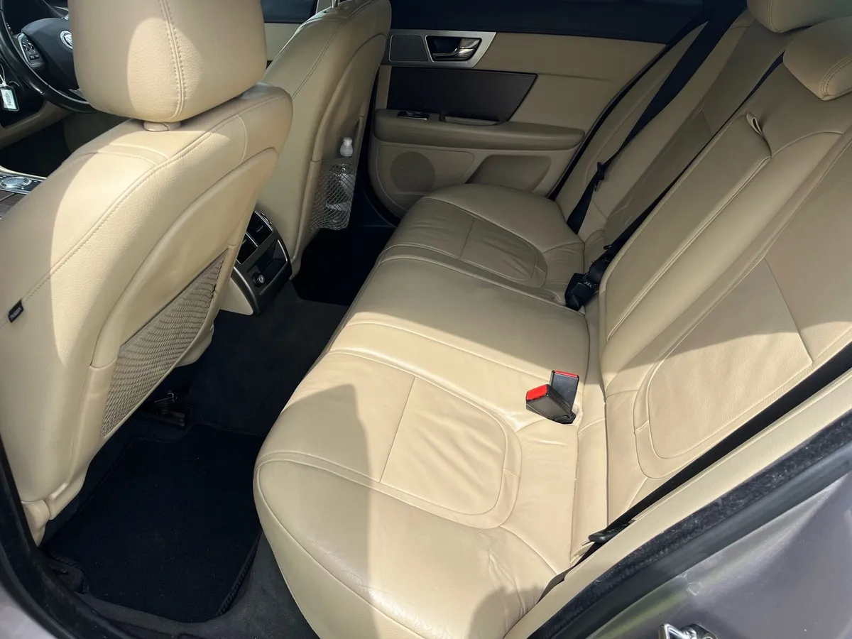 Jaguar XF 2.1L Diesel Automatic 2012. - Image 3
