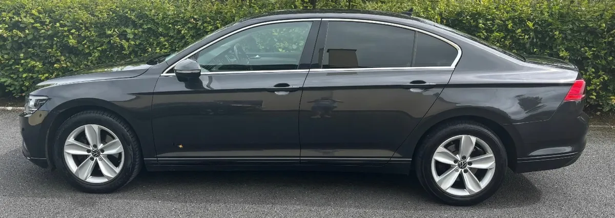 2020 Volkswagen Passat - Image 2