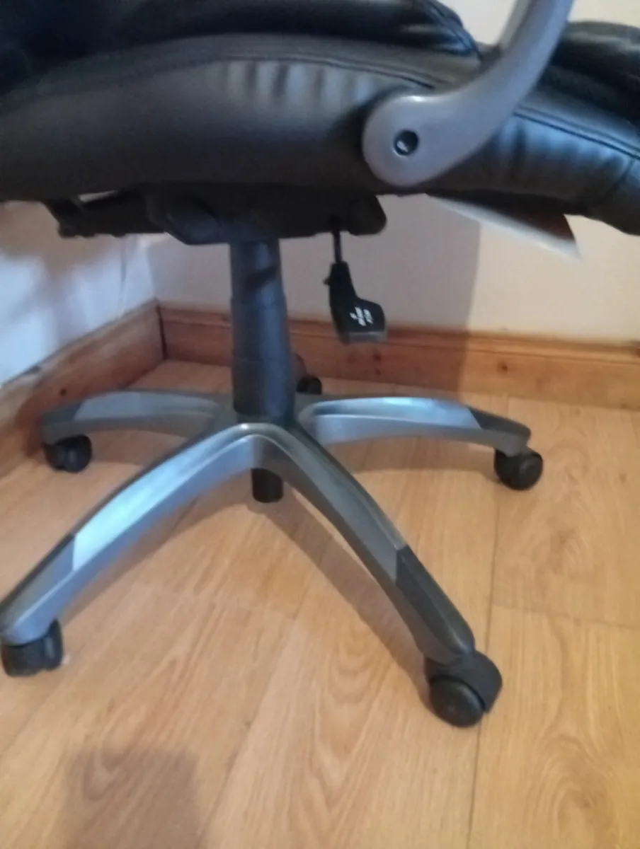 Deluxe Leather Computer swivel chair 3months - Image 3