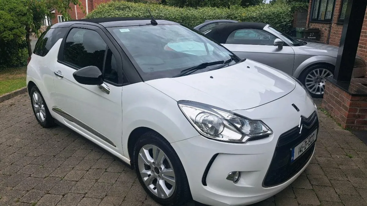 CITREON  DS3 CONVERTIBLE 1.6 DIESEL 2014 1 OWNER - Image 2