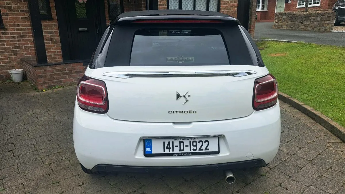 CITREON  DS3 CONVERTIBLE 1.6 DIESEL 2014 1 OWNER - Image 3