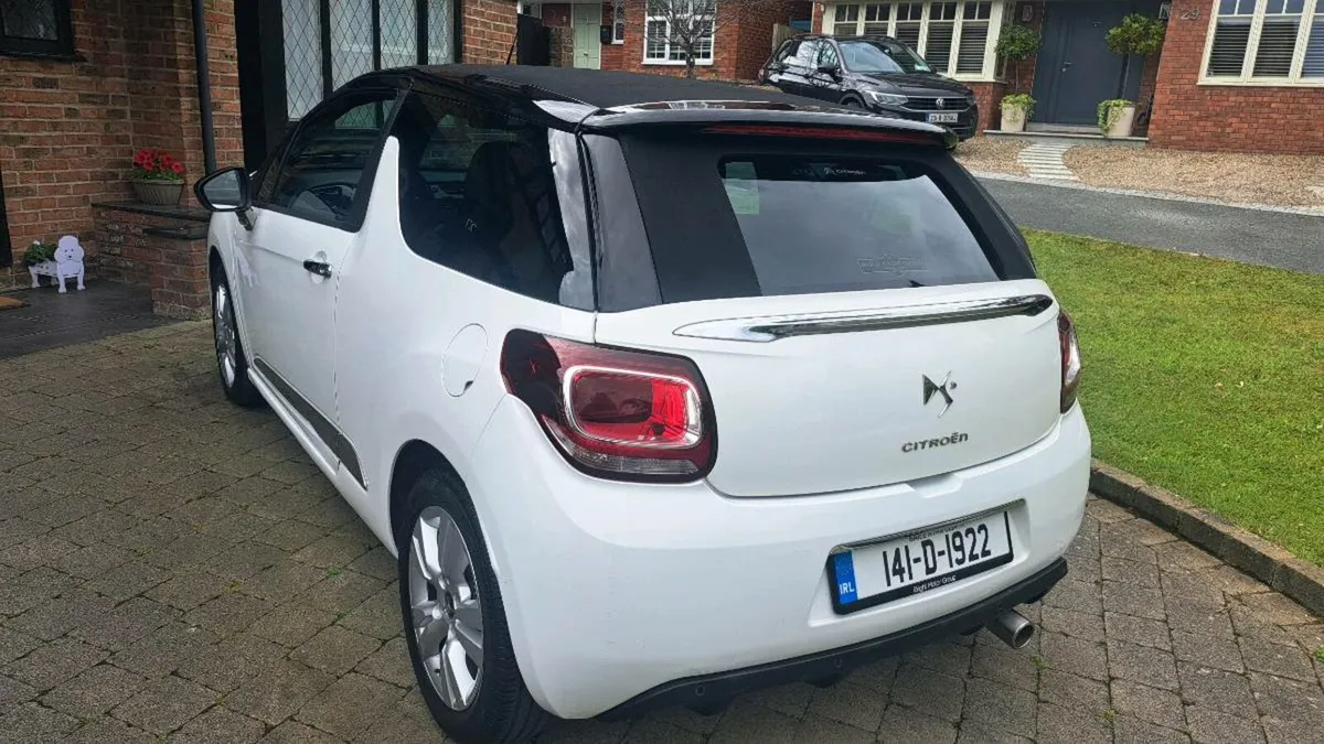 CITREON  DS3 CONVERTIBLE 1.6 DIESEL 2014 1 OWNER - Image 4