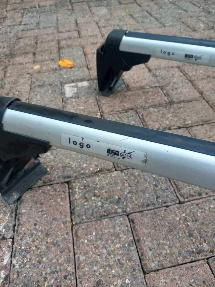 Volkswagen Passat B7 roof bars - Image 1
