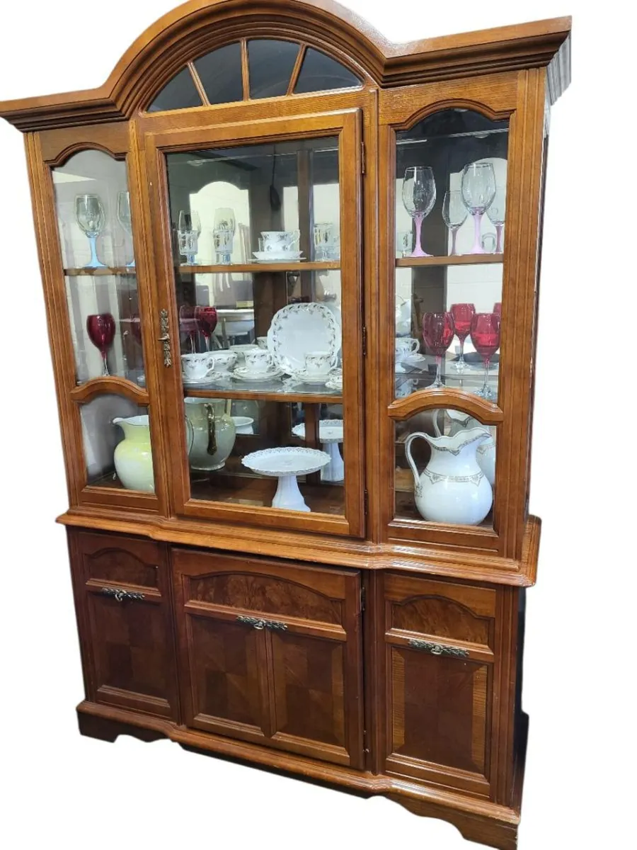 Beautiful Large Display Cabinet - Image 1