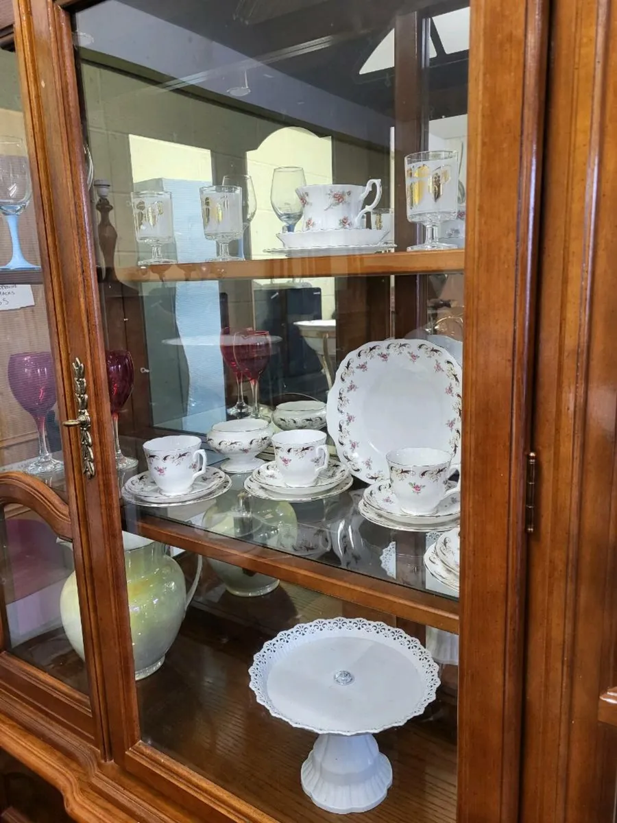 Beautiful Large Display Cabinet - Image 4