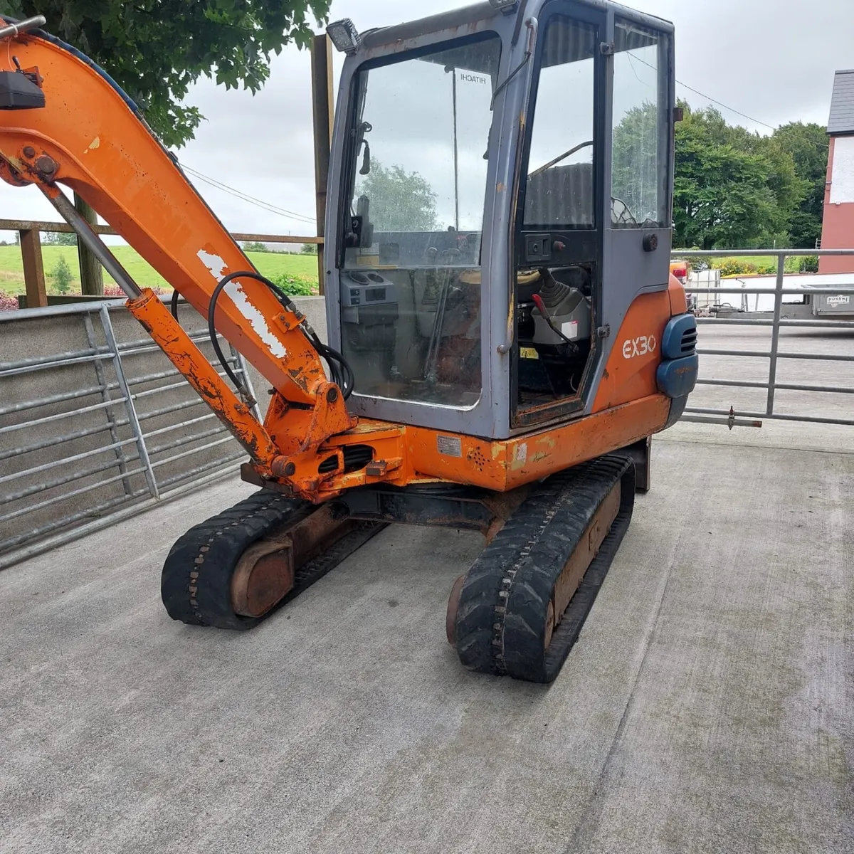 Hitachi 3 ton digger - Image 1