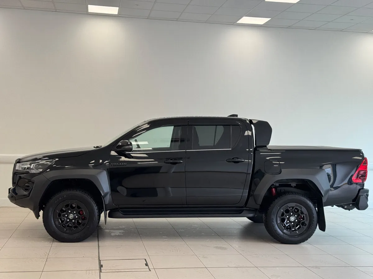 Toyota Hilux 2025 - Image 4