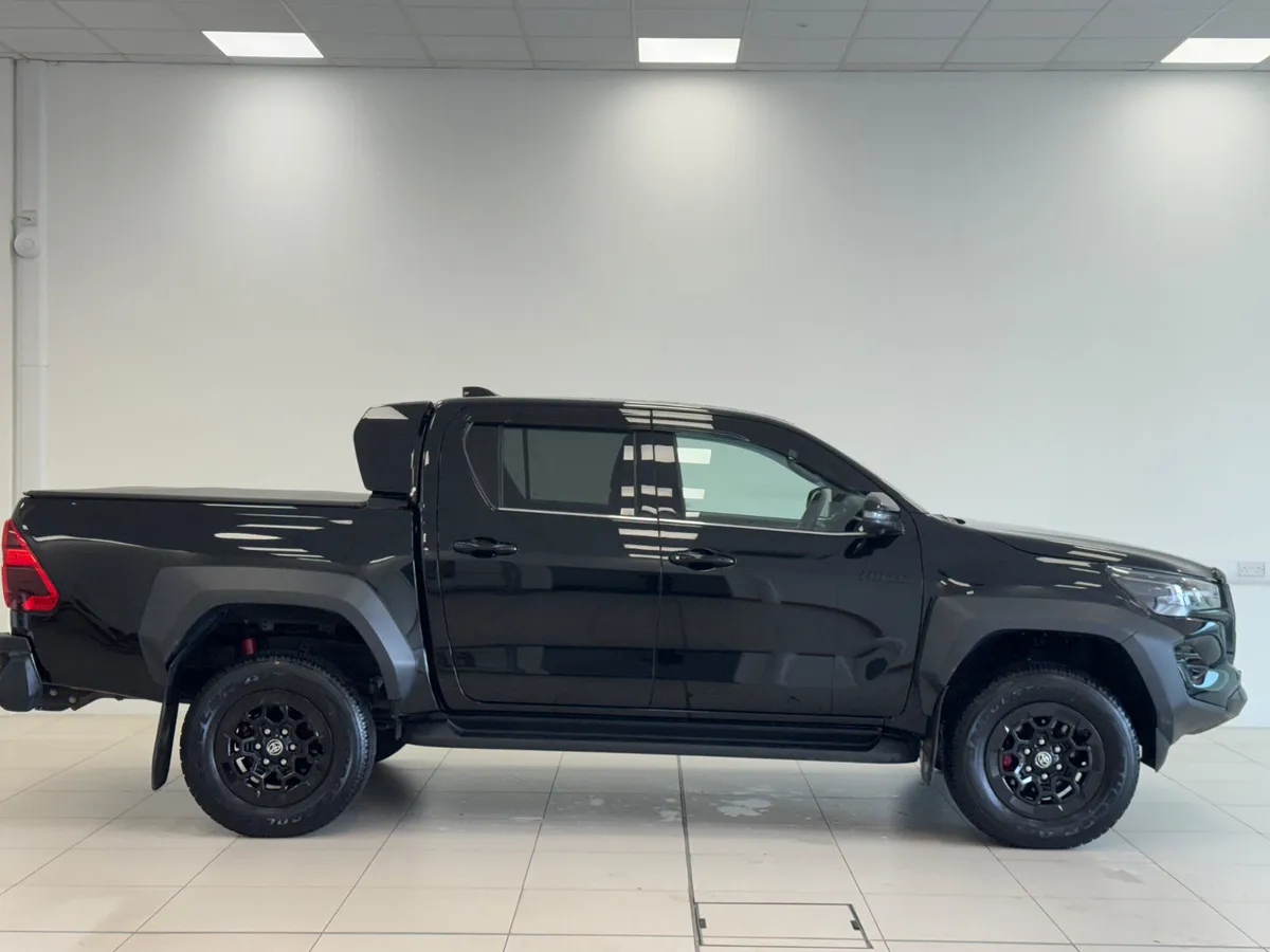 Toyota Hilux 2025 - Image 3