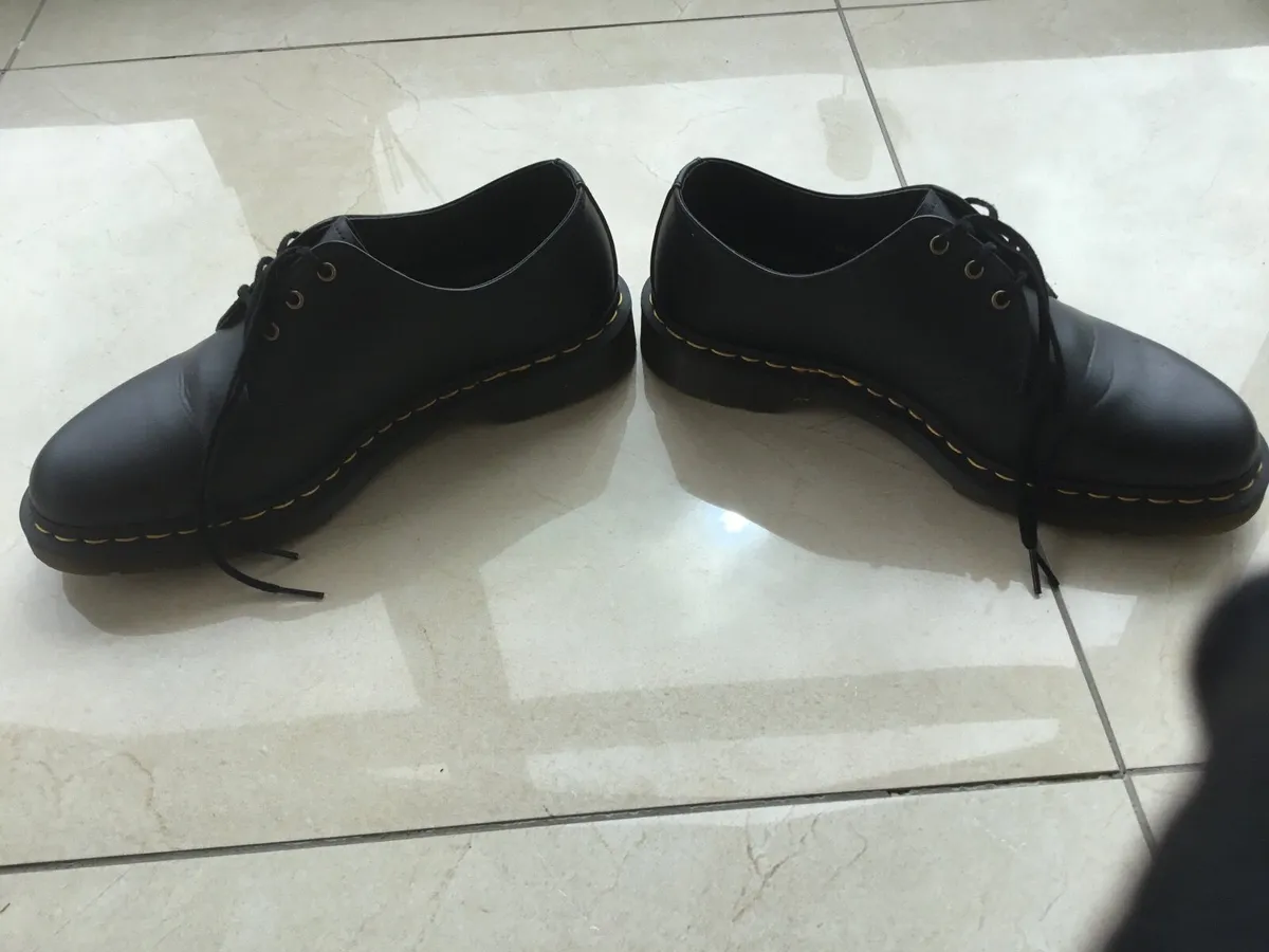 Dr Martens uni sex shoes - Image 3