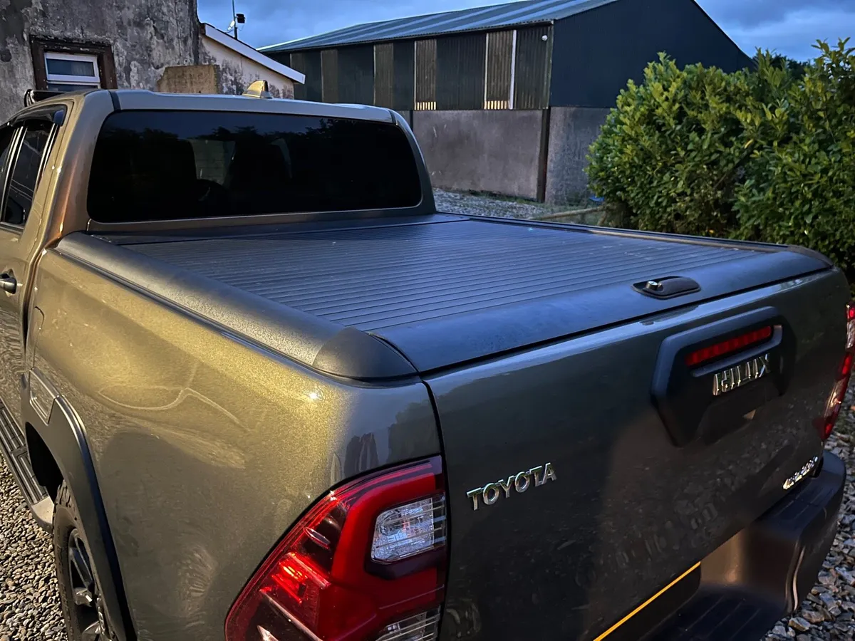 Toyota hilux mountain top roller cover. - Image 2