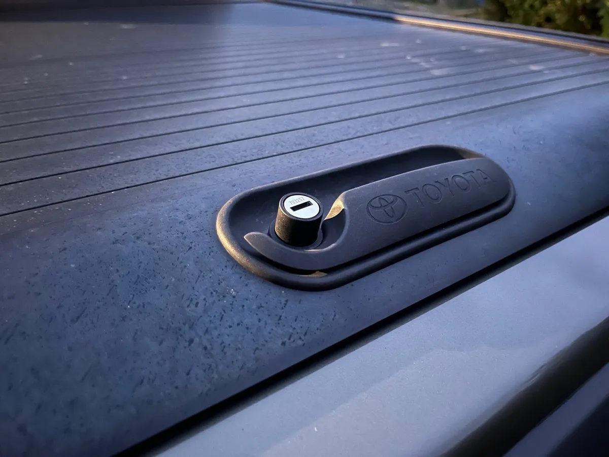 Toyota hilux mountain top roller cover. - Image 4