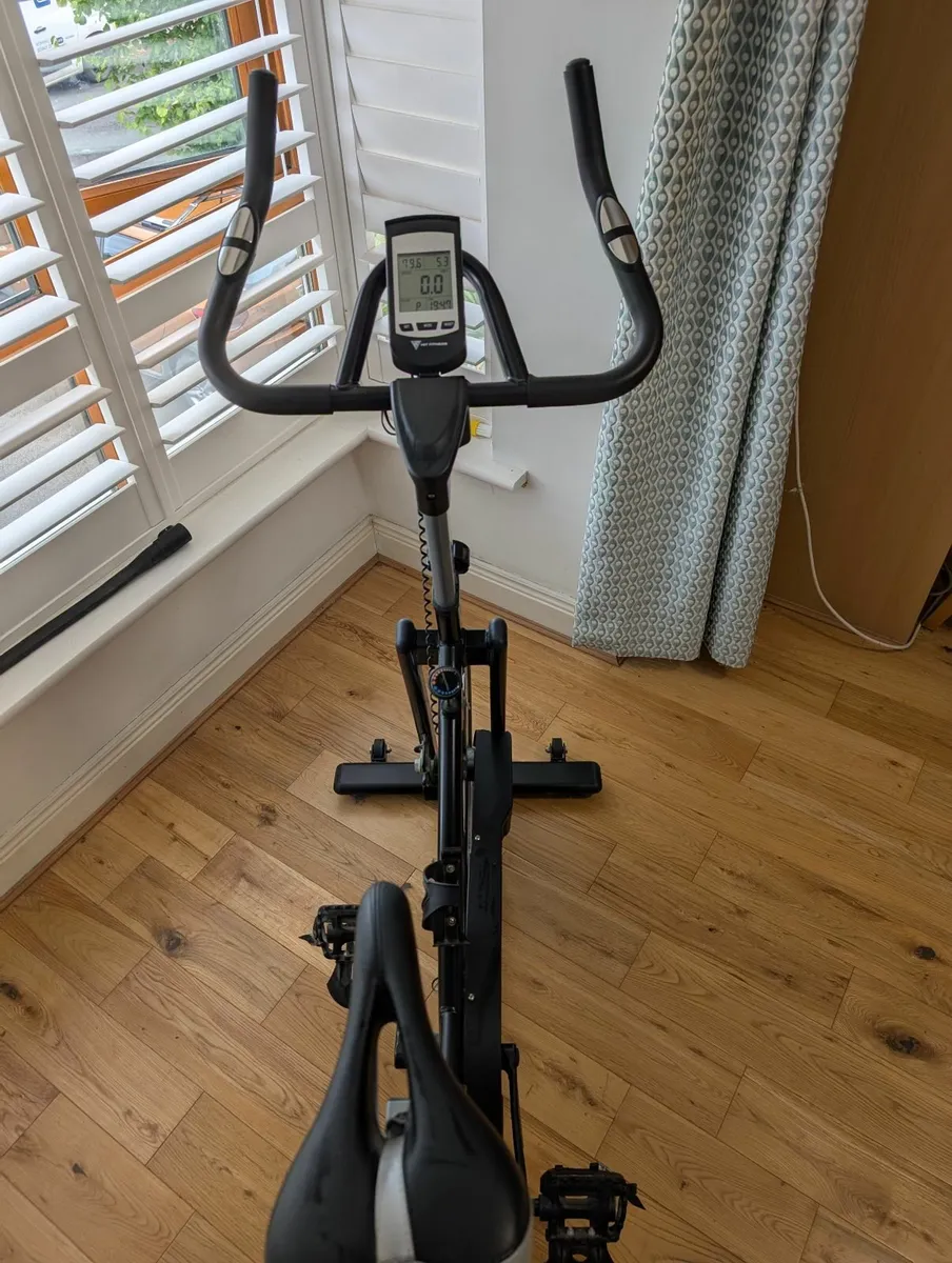 G6 Hit Fitness indoor exercise bike - Image 2