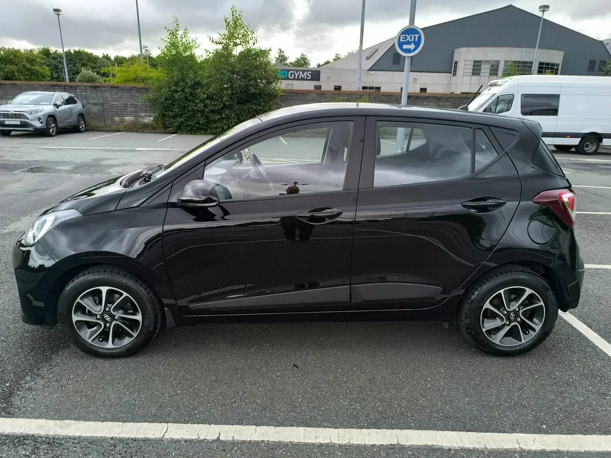 Hyundai i10 2019 Deluxe - Mint Condition - Image 3
